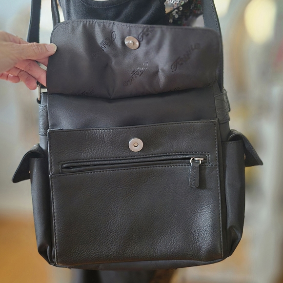 Vintage Y2K Fossil Black Leather Crossbody Bag - Picture 4 of 11